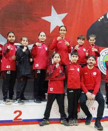 Körfezli karateciler Gaffar Okkan Turnuvası’ndan 8 madalyayla döndü