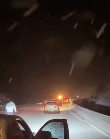 Oylat Kaplıcaları’nda 20 araç yolda mahsur kaldı