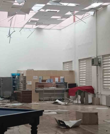 Bilecik’te yaşanan fırtınada çatılar uçtu, ağaçlar devrildi