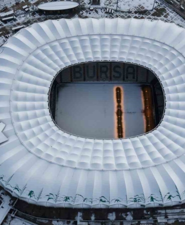 Karla kaplı Timsah Arena Stadyumu böyle görüntülendi