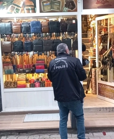 Edirne’de şüpheli rahat tavırlarıyla 3 iş yerini soydu