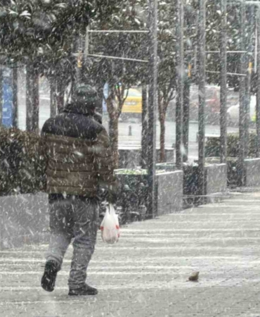 Arnavuköy’de kar yağışı