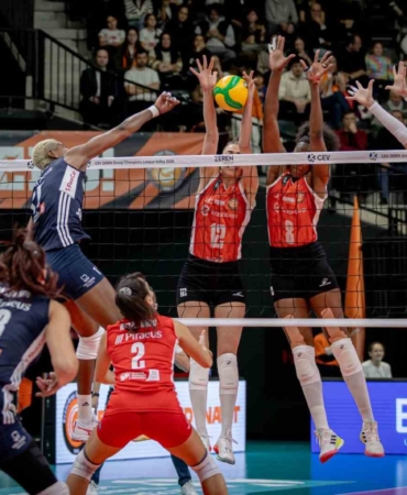 Eczacıbaşı Dynavit, Olympiakos’a set vermedi