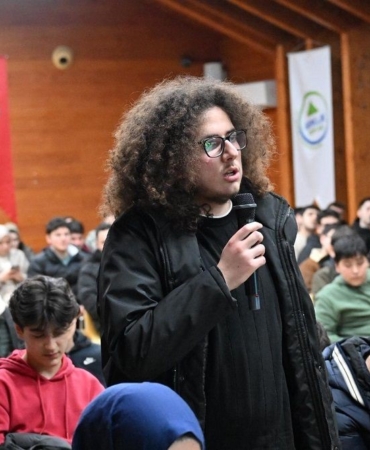 Başkan Vekili Karadeniz, "Gençlik Kampları" programında öğrencilerin sorularını yanıtladı