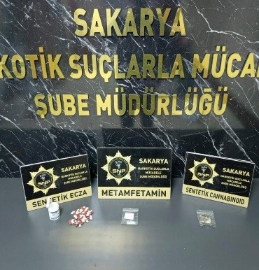 Polis ekiplerinden 3 ilçede 5 ayrı uyuşturucu operasyonu: 12 gözaltı