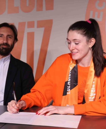 Eczacıbaşı Dynavit, Dana Rettke ile sözleşme yeniledi