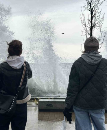 İstanbul’da dev dalgalar oluştu