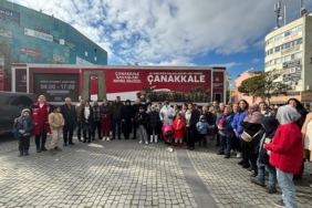 Edremit’te Çanakkale Mobil Müzesi Cumhuriyet Meydanı’nda ziyaretçilerini ağırladı