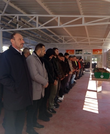 Pencereden düşerek hayatını kaybeden 8. sınıf öğrencisi son yolculuğuna uğurlandı