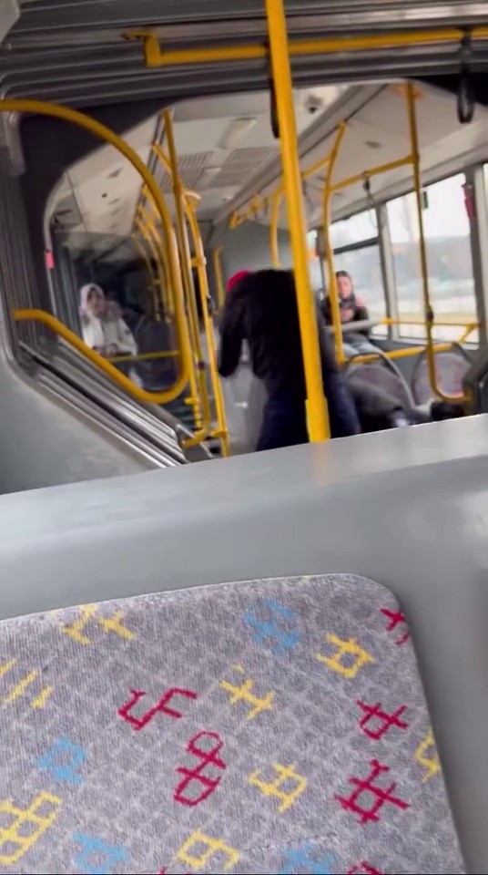 Otobüsün içinde tekme tokat böyle darp etti..."Komutanıma bıçak çekmişti"