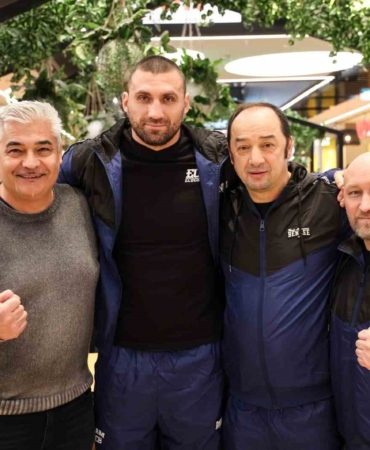 Viktor Faust, Makedon rakibi Cvetkov’u ilk rauntta nakavt etti