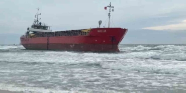 Tekirdağ’da karaya oturan gemi 3 gündür bekleyişini sürdürüyor
