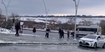 Arnavutköy’de çocukların tehlikeli oyunu sürücüleri zor durumda bıraktı