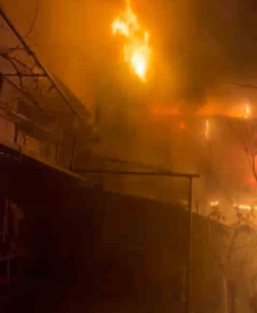 Sancaktepe’de ahşap baraka yangını korkuttu