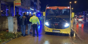 Bursa’da halk minibüsü anne ve kızına çarptı: 2 yaralı