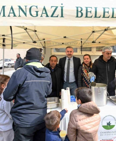 Osmangazi’de cuma bereketi vatandaşlarla paylaşıldı
