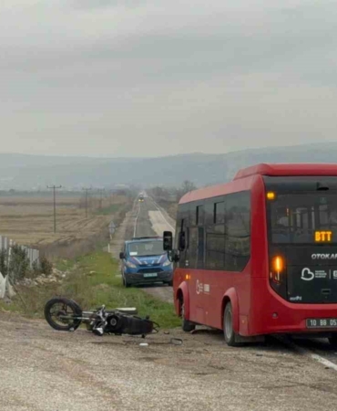Gönen’de minibüs ile motosiklet çarpıştı: 1 yaralı