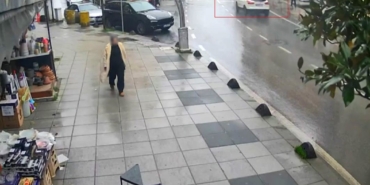 Yaya geçidinde otomobilin çarptığı kadın yaşam mücadelesi veriyor