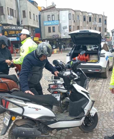 Edirne’de motosiklet sürücülerine trafik denetimi