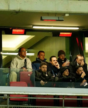 Galatasaray’ın yeni transferi Noa Lang tribünde