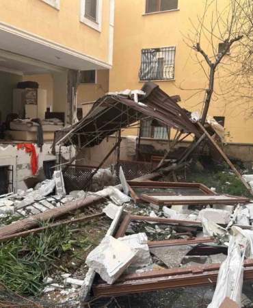 Ataşehir’de doğal gaz patlamasında sokak savaş alanına döndü: 1 yaralı