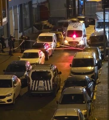 Küçükçekmece’de çatı katından düşen adam hayatını kaybetti