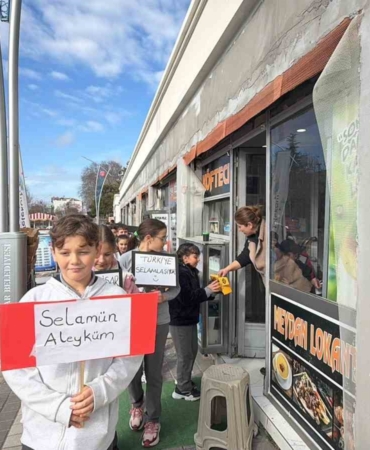 Pınarhisarlı öğrenciler ilçe genelinde selamlaşma kültürünü yaydı