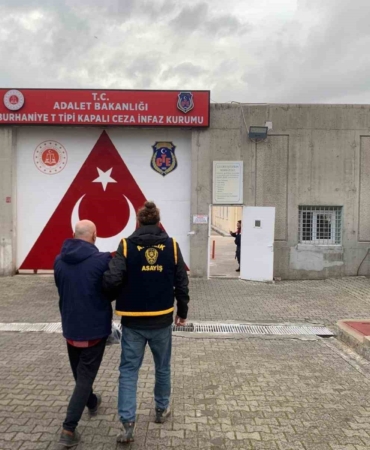Ayvalık’ta kendisini Emniyet Müdürü olarak tanıtan şahsa operasyon