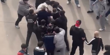 Bursa’da gençler birbirine girdi