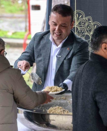 Vali Sözer Şeyh Edebali Türbesi’nde şifalı pilav ikramına katıldı