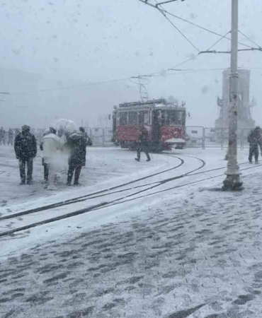Taksim karla kaplandı