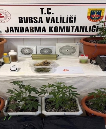 Evine klima takıp uyuşturucu imalathanesine çevirdi