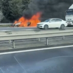 Avcılar’da seyir halindeki araç alev alev yandı