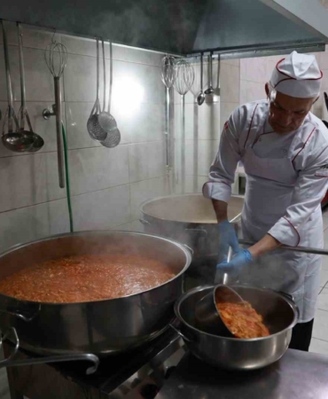 Gebze’deki aşevinden ayda 7 bin 800 öğün sıcak yemek