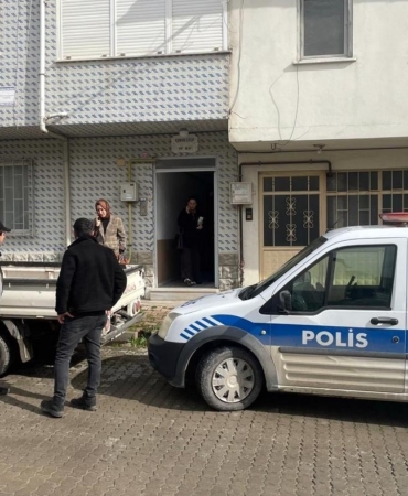 Her gün eşinin mezarına giden yaşlı adam evinde ölü bulundu