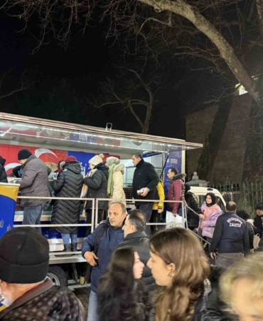 Bursalılar Miraç Kandili’nde Ulu Cami’ye akın etti