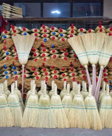 Bir zamanların vazgeçilmeziydi, şimdi yok oluyor: Ot süpürgelerde son ustalar