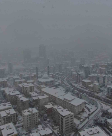 Beyaza bürünen Kartal havadan görüntülendi