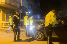 "Eşim gelmeden araçtan inmem" dedi, 1.45 promil alkollü çıktı