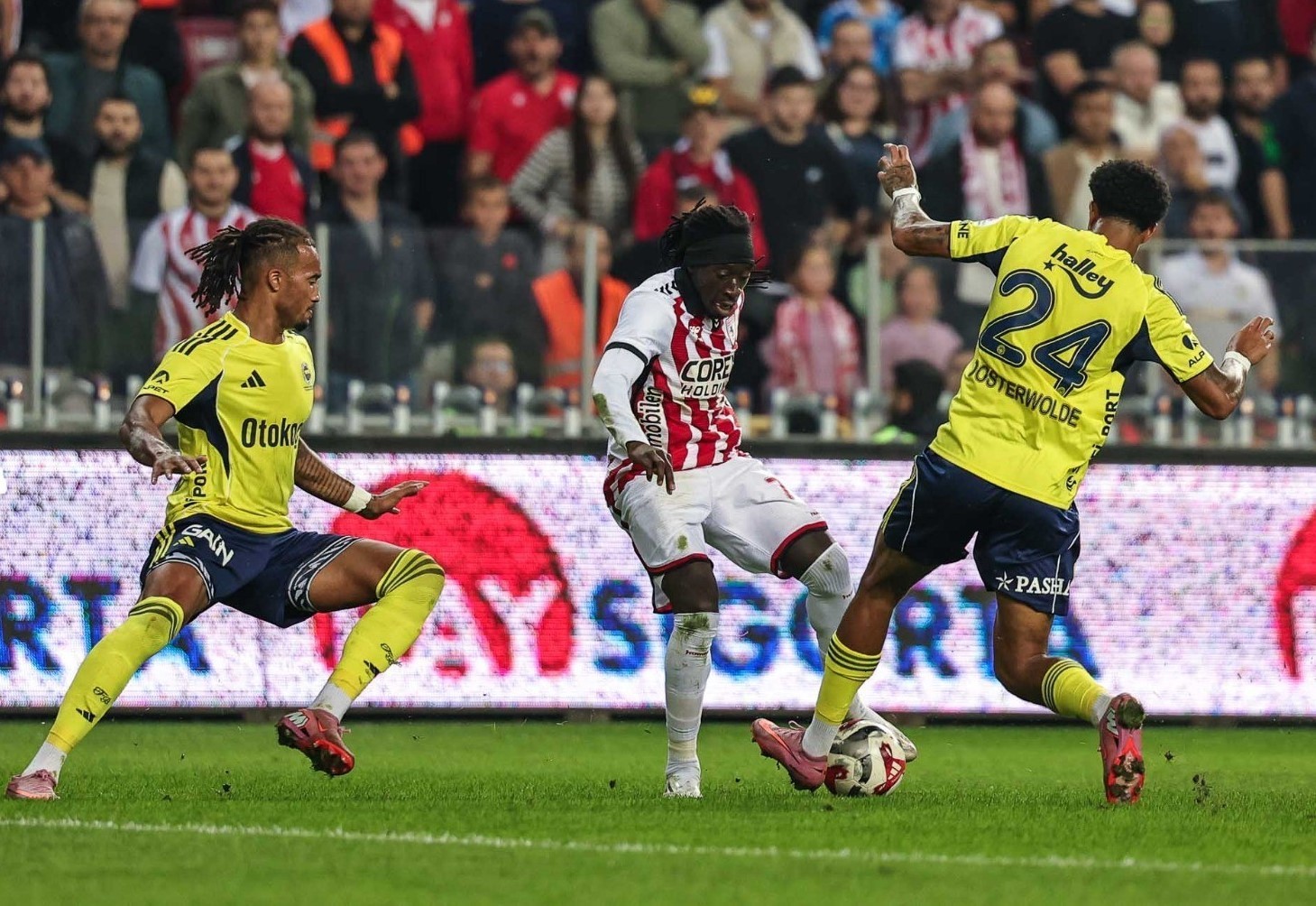 Fenerbahçe, Turkcell Süper Kupa yarı finalinde Samsunspor ile karşılaşacak