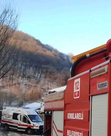 Kırklareli’nde korkutan yangın: 2 ev zarar gördü