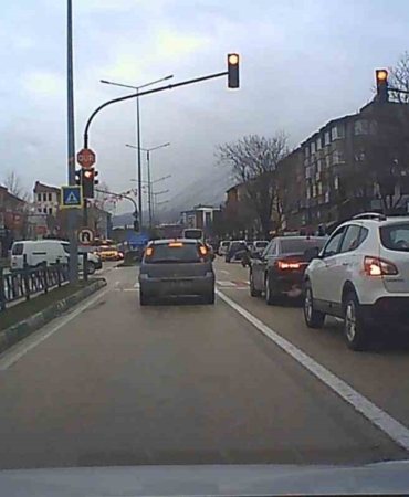 Bursa’da kırmızı ışık ihlali kaza getiriyordu...Yayanın canını hiçe saydı