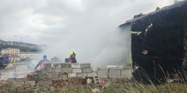 Bandırma’da metruk binada soba yangını, 1 kişi dumandan etkilendi