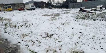 Sultangazi’de kar yağışında çocuklar sokaklara çıktı