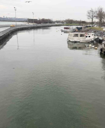 Menekşe sahilinde teknelerin geçiş sorunu balıkçıları canından bezdirdi: "İBB’ye başvurduk ama gelen giden yok"