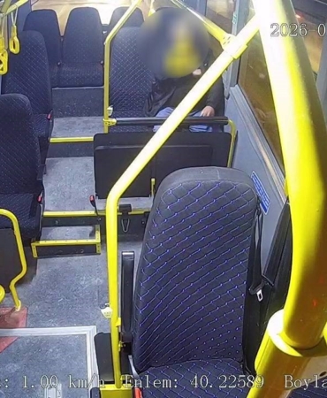 Bursa’da halk otobüsünde zamanla yarış...Kalp krizi geçiren yolcu için acile kırdı