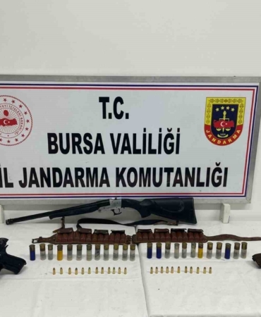 İznik’te şüphelinin evinden tabanca ve av tüfeği çıktı
