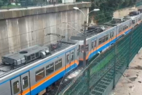 Bayrampaşa’da duran metrodan dumanlar yükseldi