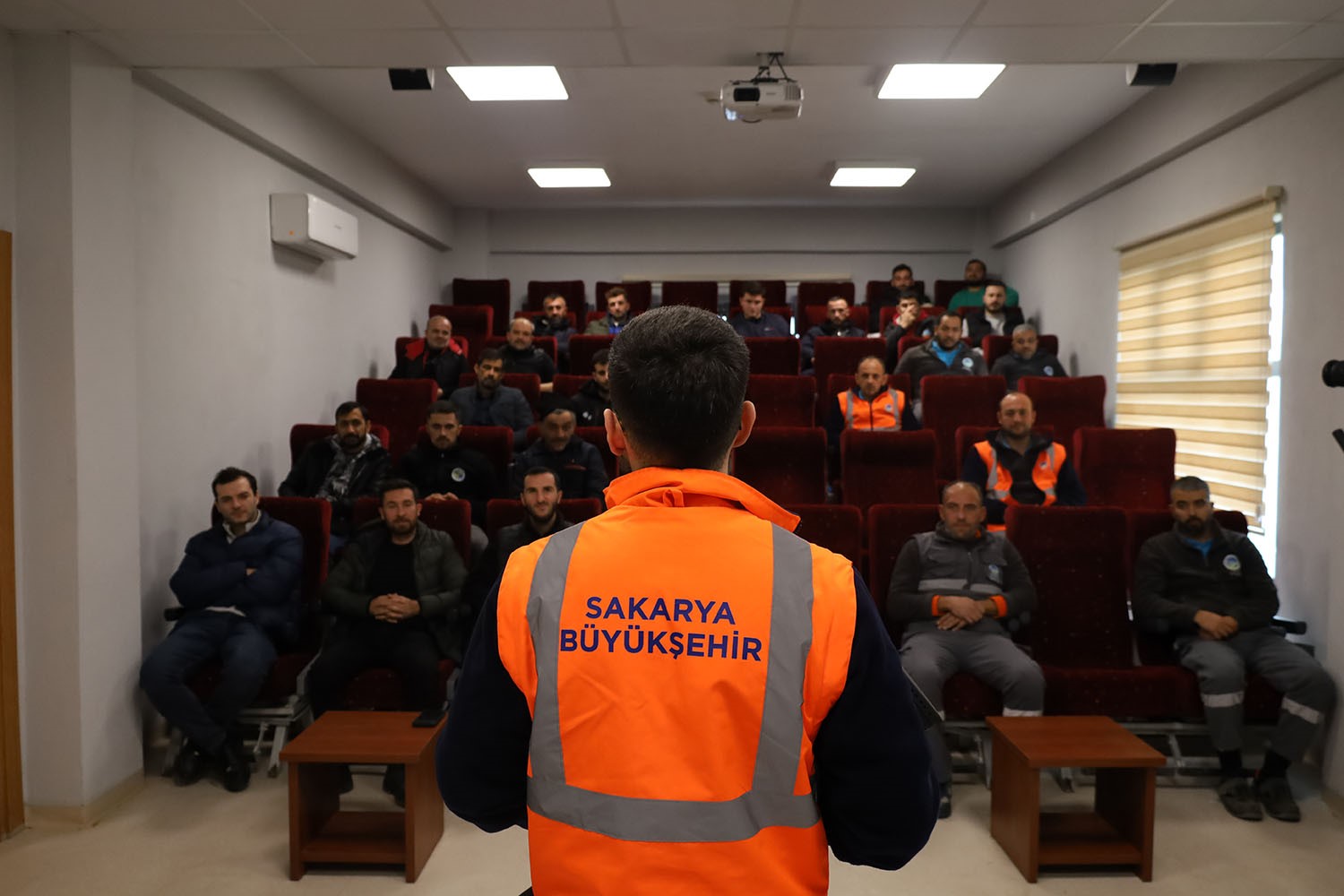 Belediye personellerine sokak hayvanları için güvenli müdahale eğitimi