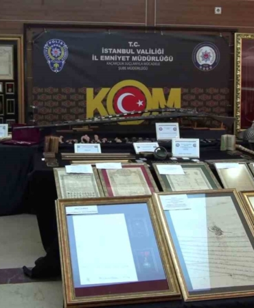 İstanbul’da tarihi eser kaçakçılığına darbe: Osmanlı Dönemine ait kalkan ve miğfer grubu ve binlerce eser ele geçirildi